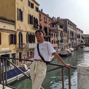 Meet your Posher, Ariana